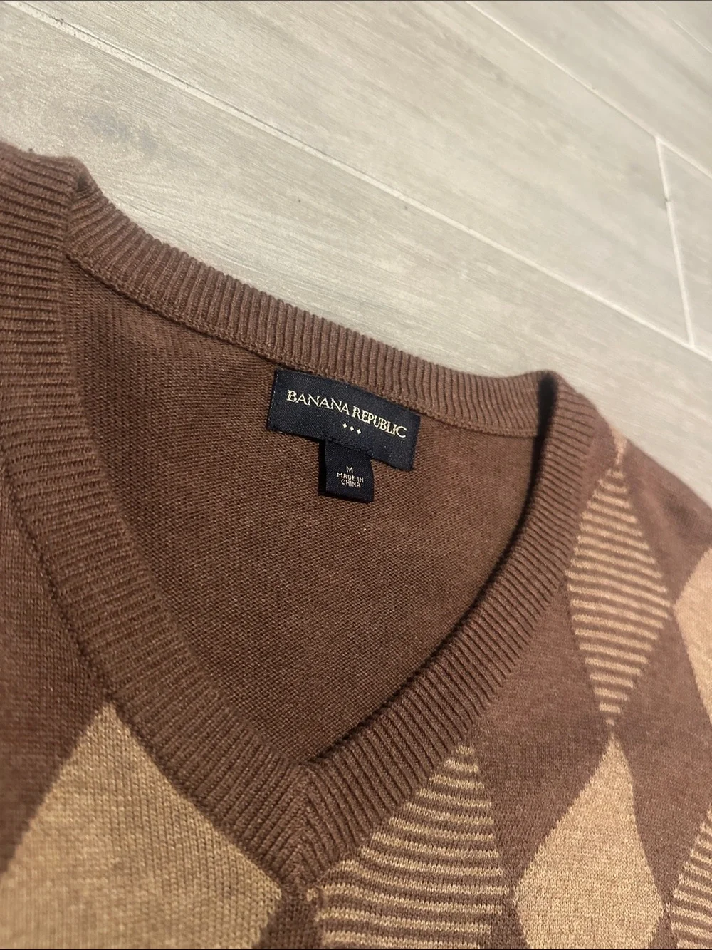 Banana Republic Men's Brown Argyle V-Neck Sweater
